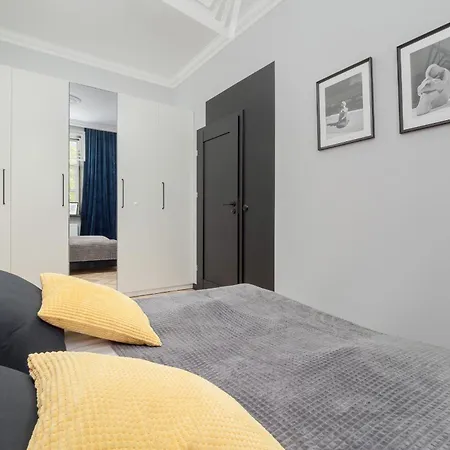 Fabryczna Apartament Pelen Barw Centrum Lodzi By Renters Apartment *